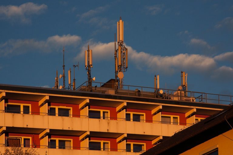 Costa Rica | 5G traerá un cambio en infraestructura: antenas se podrán colocar en edificios