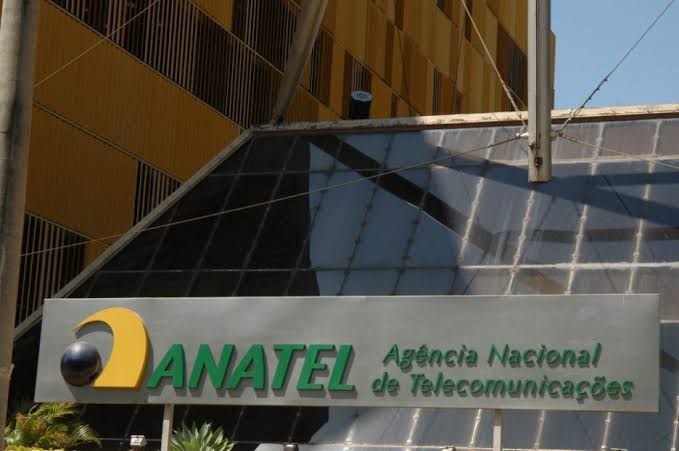Brasil | Anatel mantém preço de mercado para renovação de frequência em novo regulamento