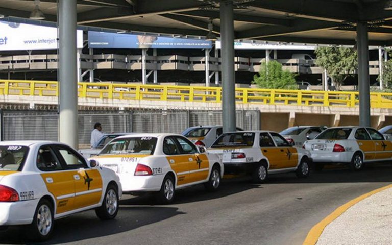 Colusión taxista: lo que hay detrás de impedir la operación de DiDi y Uber en el AICM
