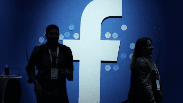 Facebook eliminó un grupo relacionado a QAnon con casi 200 mil miembros