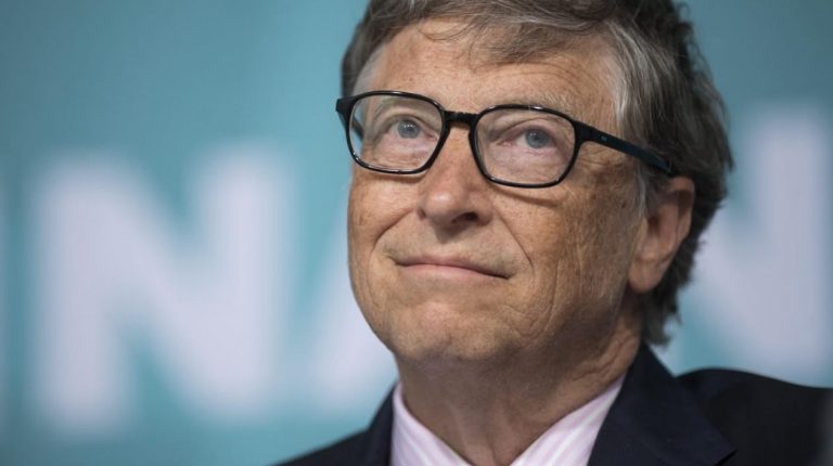 Bill Gates hace predicción sobre el reemplazo de los celulares