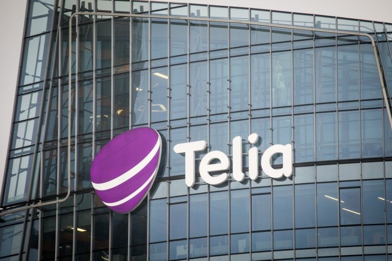Telia cierra la venta de casi la mitad de sus torres en Suecia