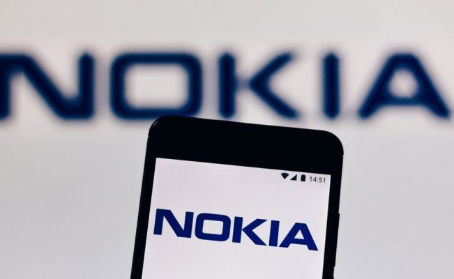 Pandemia redujo en 500 millones de euros ventas de Nokia en el primer semestre