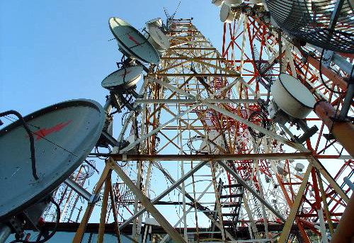 Telefónica, KKR y Amancio Ortega venden las torres de Telxius a American Tower por 7.700 millones