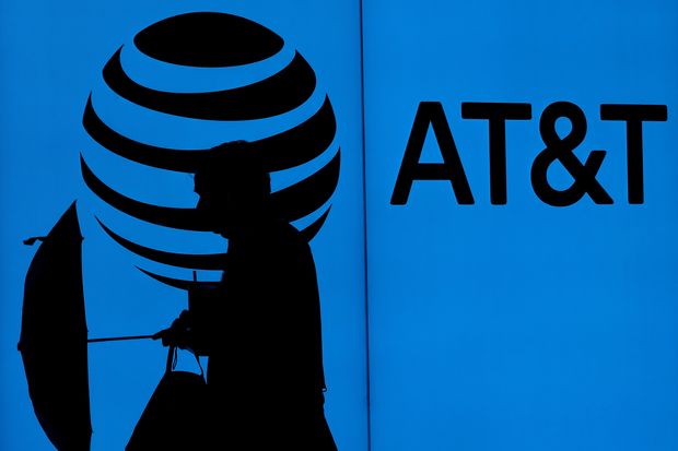 AT&T enfrenta numerosos retos, pese a reenfoque en operaciones móviles