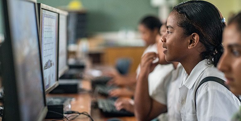 Operadores móviles en Panamá ayudarán a que estudiantes continúen con sus clases a distancia