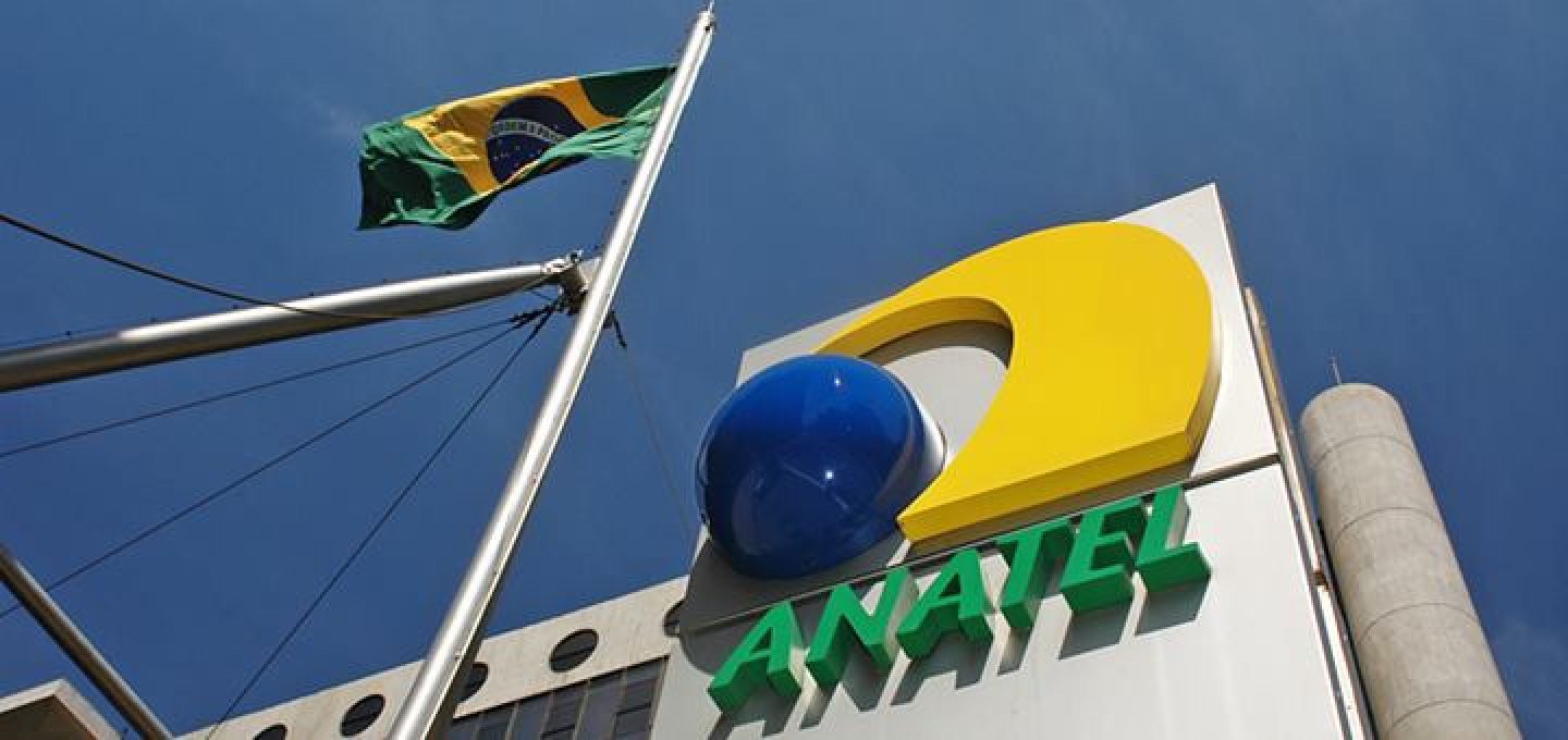 Brasil | Anatel avisa que solução regulatória para uso de postes não sai este ano
