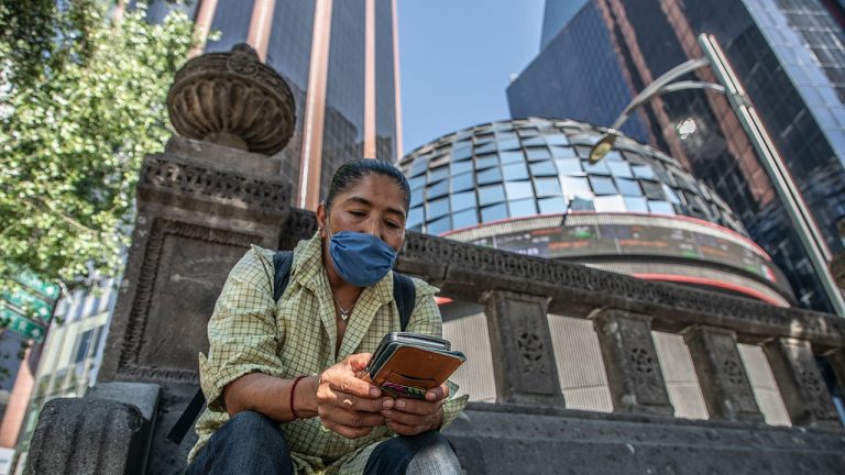 Gobierno de Ciudad de México y Facebook presentan chatbot en WhatsApp para informar sobre COVID-19 y trámites