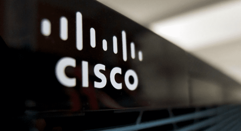 Cisco reporta ingresos planos; recorta estimación para todo el año