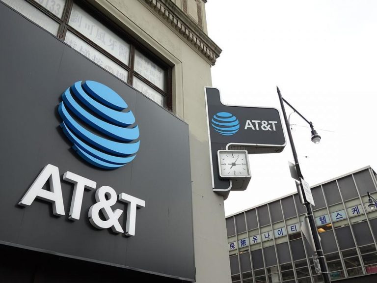 Streaming y móvil impulsan beneficios de AT&T, pese a menores ingresos