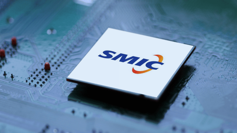 SMIC aumenta ingresos trimestrales; advierte posible sobreoferta de chips