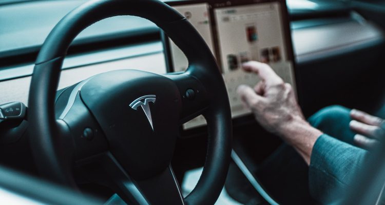 Tesla integrará Apple Music, Tidal y Amazon Music en sus coches