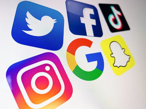Colombia | Ciudadanos al día pasan más de 3 horas en redes sociales