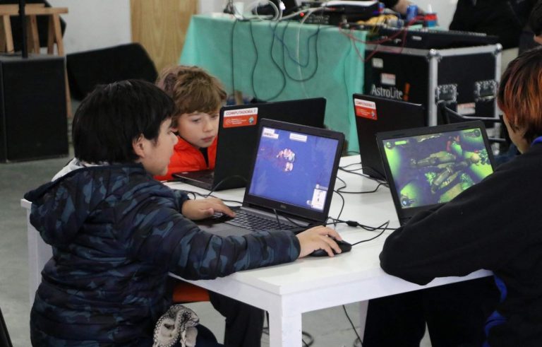 Brasil | MCom entrega 400 computadores para escolas visando inclusão digital