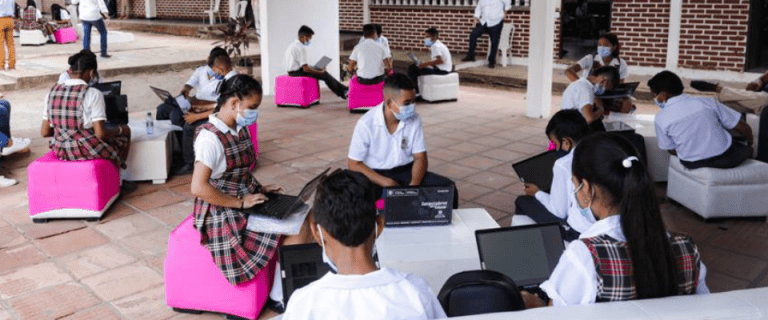 Colombia enciende los primeros Centros Digitales para conectar escuelas rurales