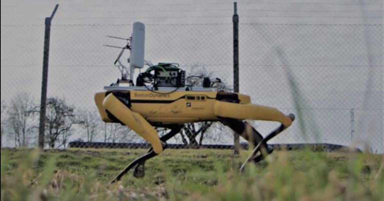 Ericsson conecta robot Spot a red 5G para inspeccionar aeropuerto