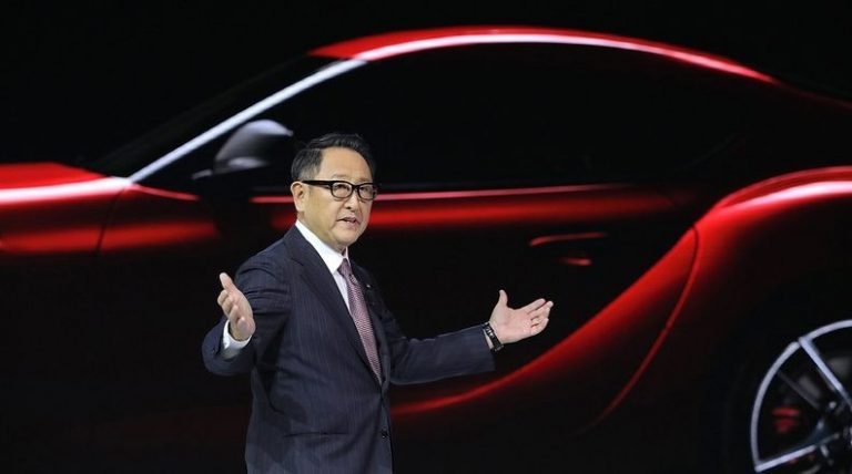 Toyota advierte a Apple: lanzar un coche implica ofrecer 40 años de soporte