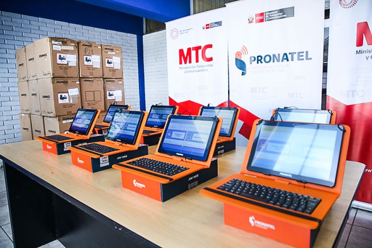 Perú | MTC entregó más de 11 900 tabletas para escolares de zonas rurales de Huancavelica