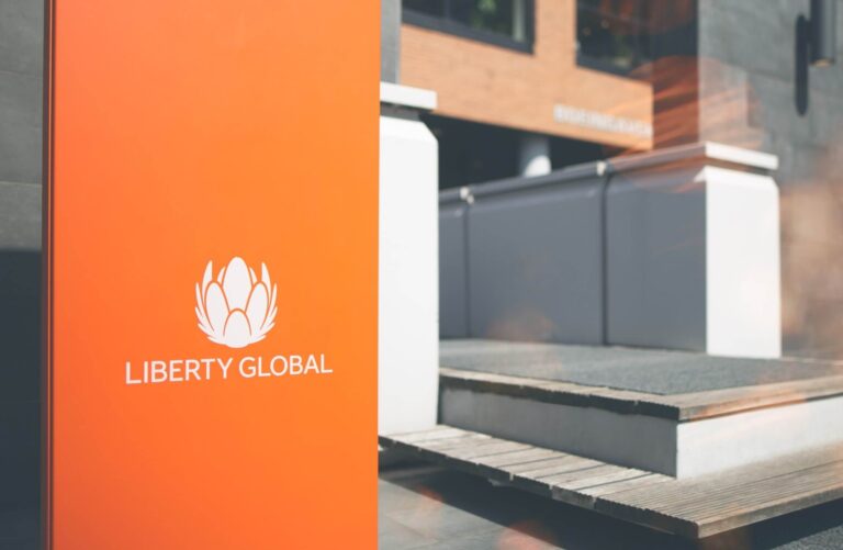 Liberty Global revierte pérdidas al 4T21; avanza alianza con Telefónica en Reino Unido
