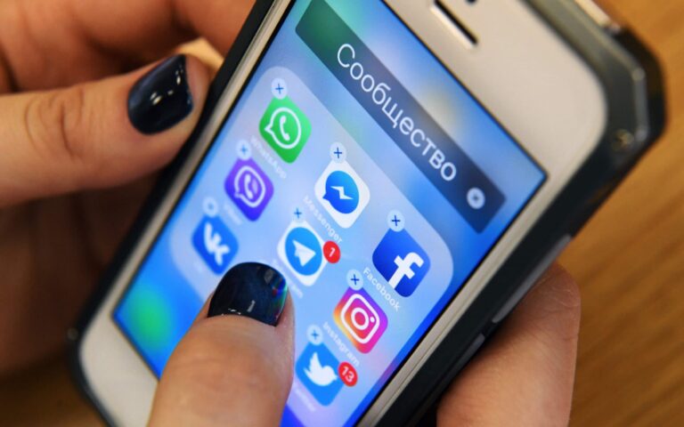 Rusia continúa guerra contra plataformas digitales: ahora multa a Facebook y Telegram