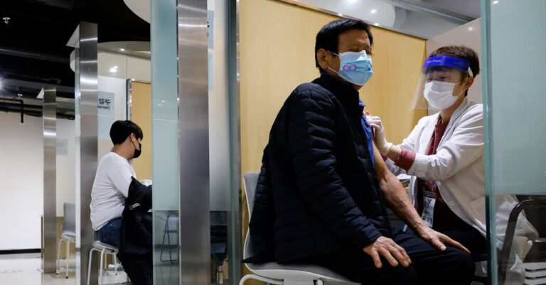 Corea del Sur prepara vacunas contra Covid-19 para empleados del sector tech