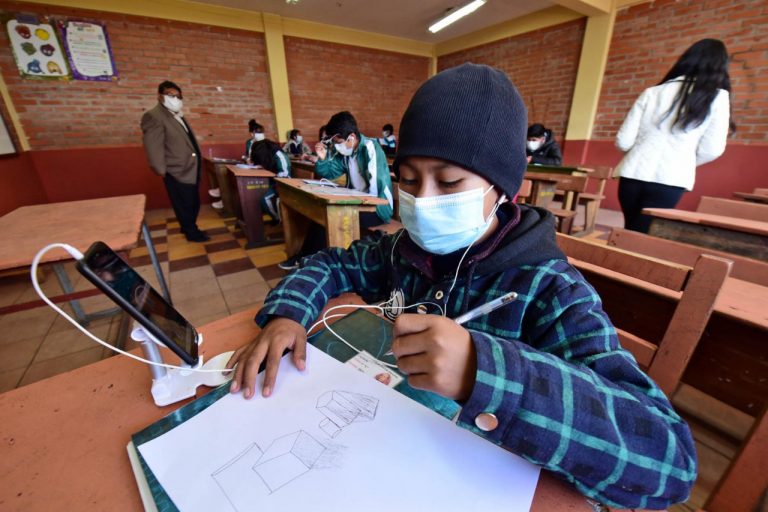 Bolivia | Educación confirma que aún continuarán las clases a distancia en ciudades capital