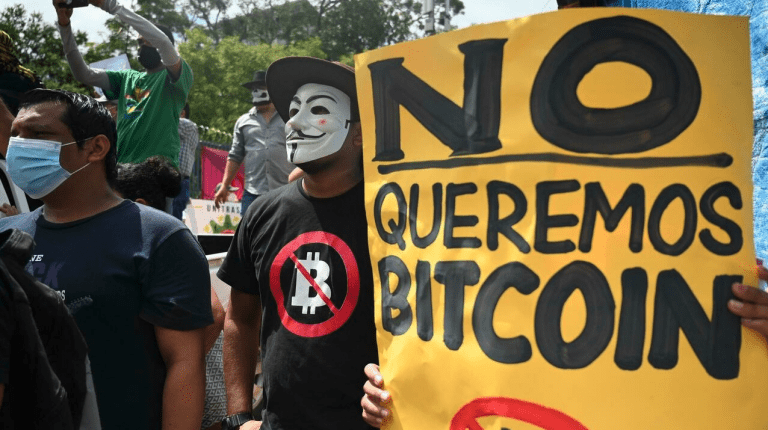 Ley Bitcoin entra en vigor en El Salvador con rechazo de la población