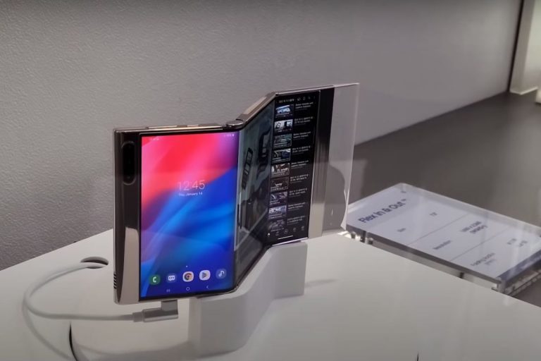 ¿Son los móviles plegables el futuro? Samsung muestra uno con pantalla gigante que se dobla dos veces
