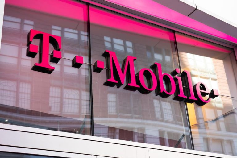 Deutsche Telekom sube su participación en T-Mobile US y vende unidad holandesa