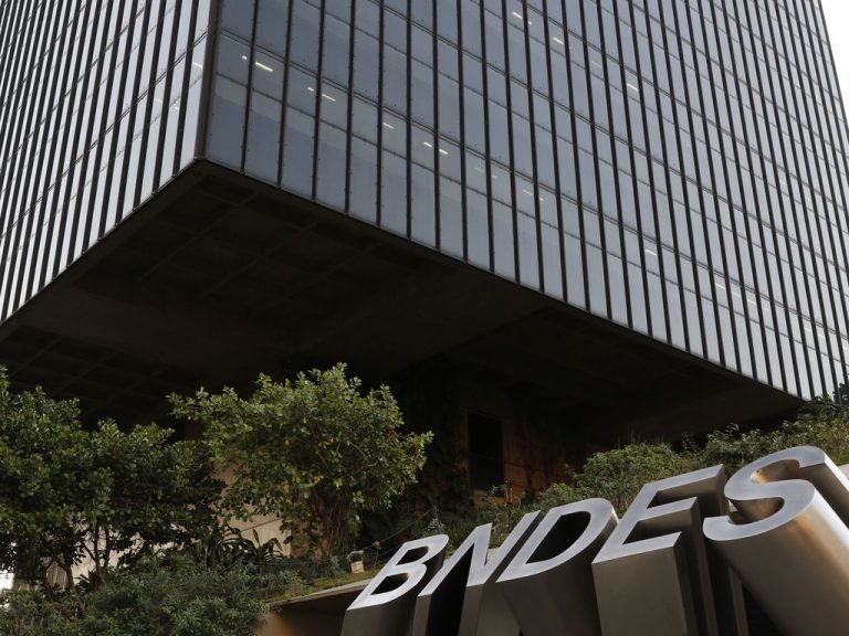 Brasil | BNDES aprova financiamento de US$ 500 milhões para exportação de 24 jatos da Embraer