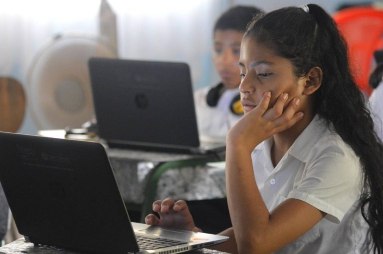 Brasil | Telcos crean empresa que conectará escuelas antes del 21 de marzo