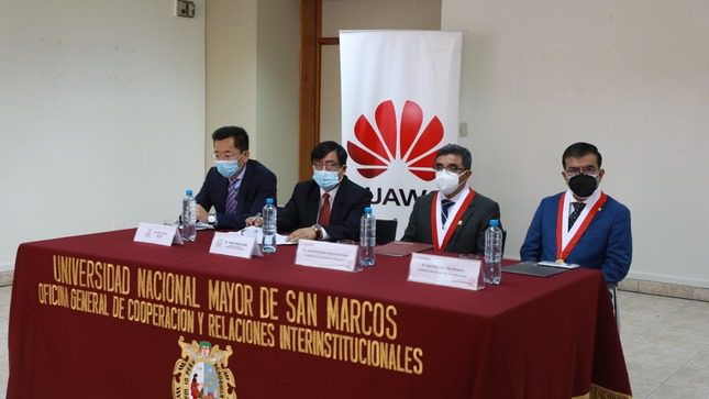 Huawei dona equipo tecnológico para fomentar el talento digital en Perú