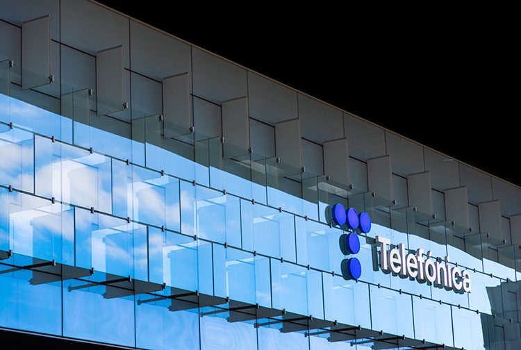 Telefónica Colombia cierra la venta del 60% de su unidad de fibra a KKR