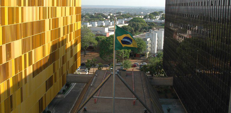 Brasil | Anatel prorroga tomada de subsídios sobre competição