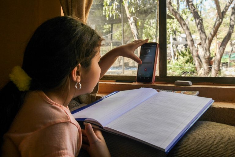 Avanza en Chile proyecto de ley para garantizar equidad digital en la educación
