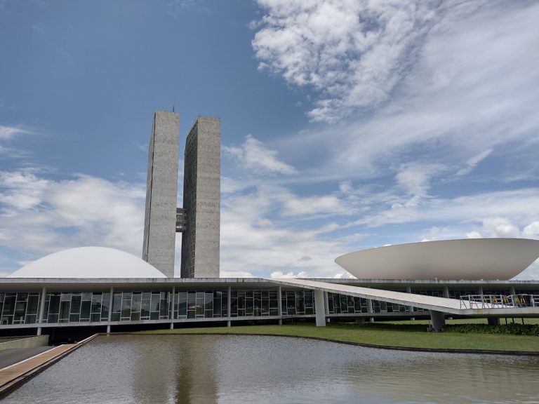 Senado de Brasil aprueba proyecto de ley que regula las criptomonedas