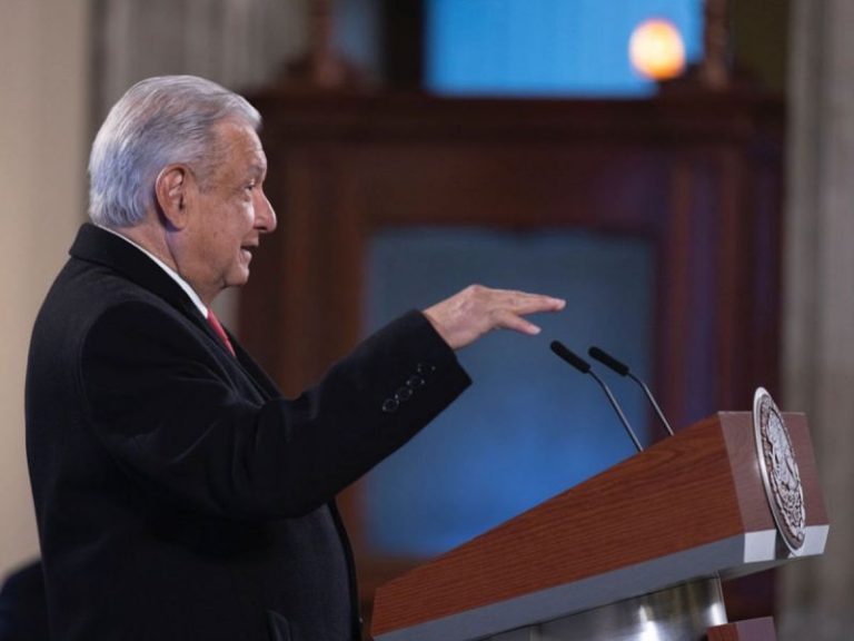 López Obrador revisa propuestas de comisionadas al IFT