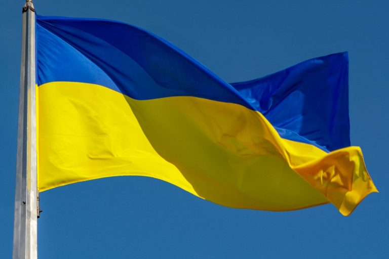 Operadores toman medidas para mantener comunicaciones en Ucrania