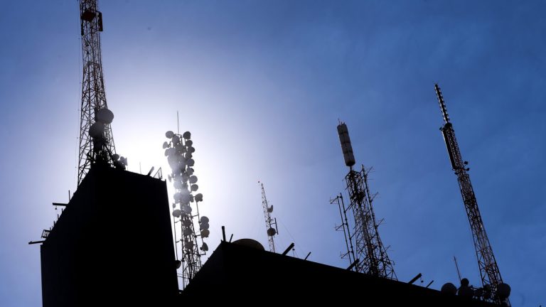 Brasil | 43% das cidades brasileiras nunca tiveram norma para instalação de antenas