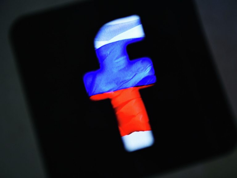 Rusia y Ucrania: Moscú bloquea Facebook y aprueba castigar con hasta 15 años de cárcel las “noticias falsas” sobre su ejército
