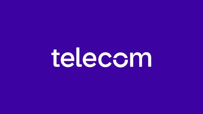Telecom Argentina redujo ingresos pero cambió pérdidas por ganancias en 2021