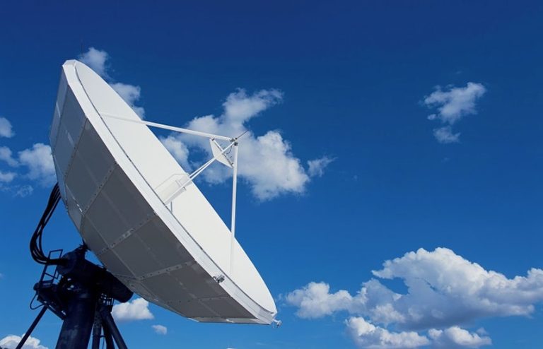 Intelsat instala antenas para recepção de sinal do satélite IS-14