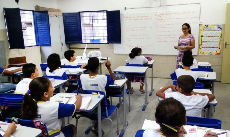 Conectar escolas públicas do Brasil custa até R$ 11 bilhões