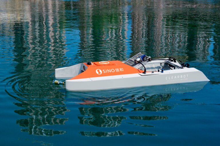Clearbot, el dron acuático capaz de recoger una tonelada de plástico diario gracias a la IA