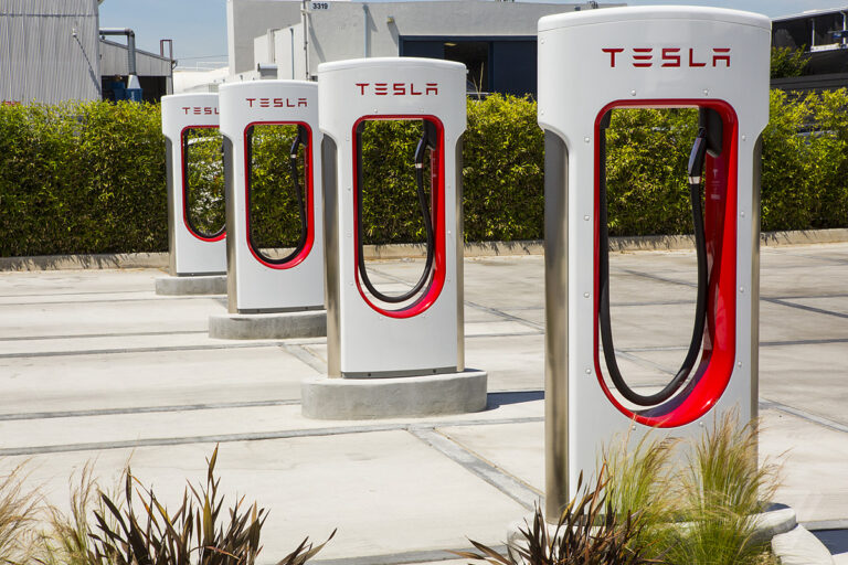 España| Tesla abre sus Superchargers  a todas las marcas de coches