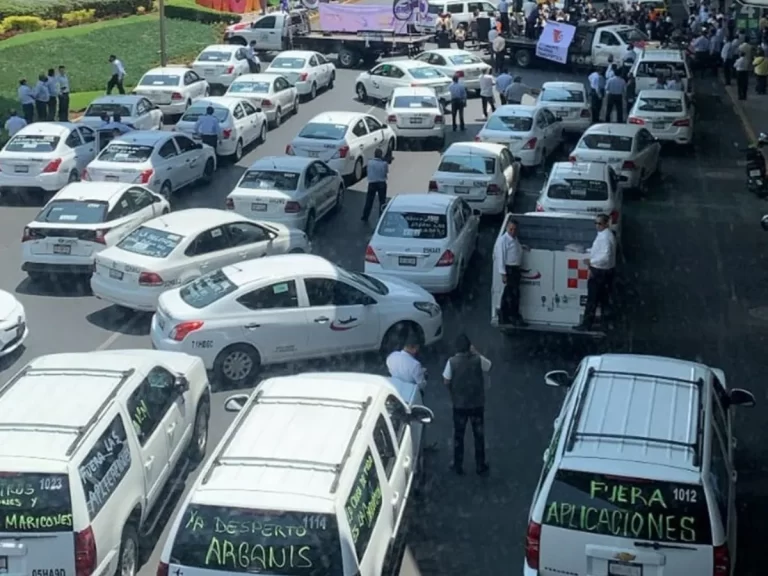 Taxistas bloquearon el derecho a la movilidad en el AICM