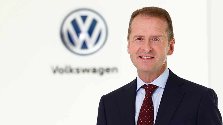 Por qué despidió Volkswagen a su CEO Herbert Diess en plena transición a coches eléctricos