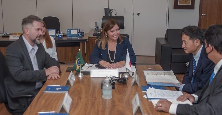 Brasil | MCom discute fortalecimento de relações e troca de experiências com o Japão