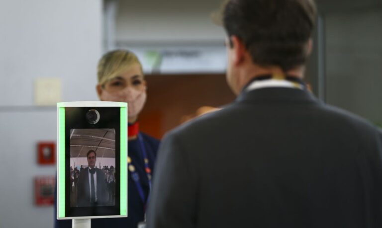 Aeropuertos de Brasil abren embarque con reconocimiento facial