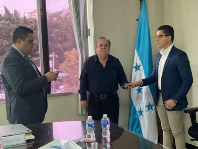Honduras | Juramentan a periodista Gabriel Bonilla como subgerente de Hondutel